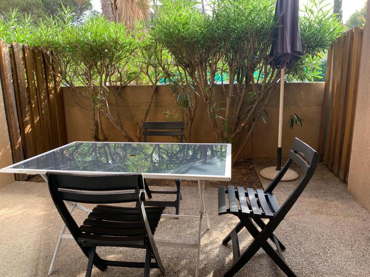 Les Appartements De La Marina Sanary-sur-Mer Bagian luar foto
