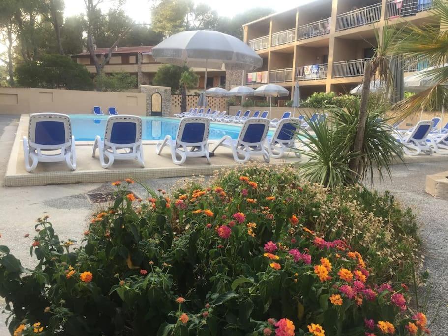 Les Appartements De La Marina Sanary-sur-Mer Bagian luar foto