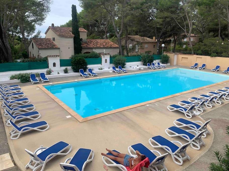 Les Appartements De La Marina Sanary-sur-Mer Bagian luar foto