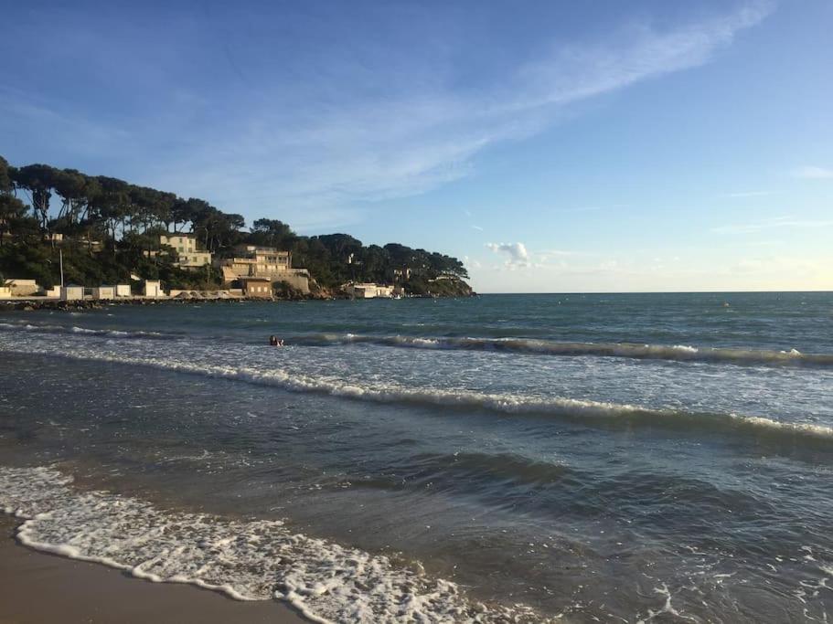 Les Appartements De La Marina Sanary-sur-Mer Bagian luar foto