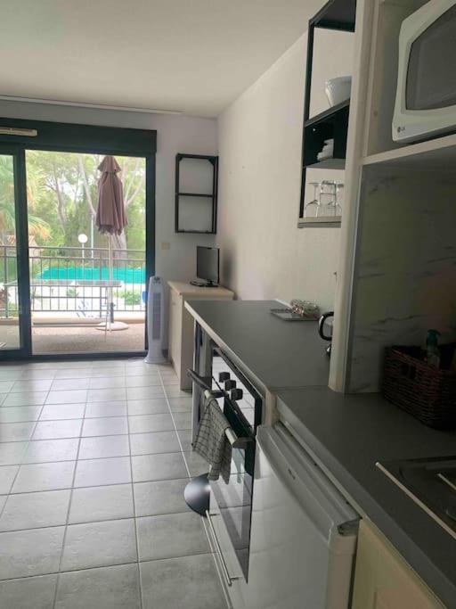 Les Appartements De La Marina Sanary-sur-Mer Bagian luar foto