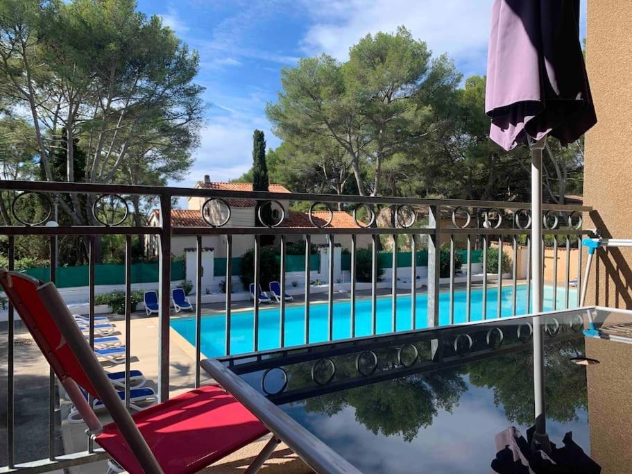 Les Appartements De La Marina Sanary-sur-Mer Bagian luar foto