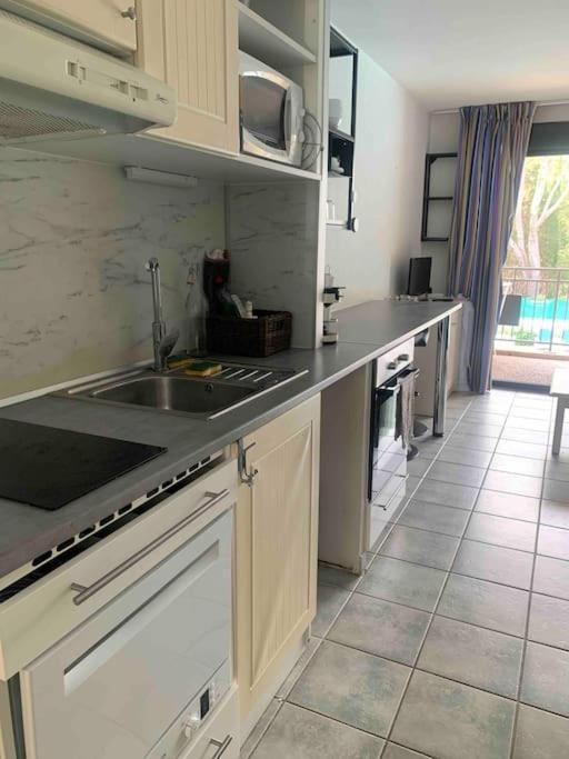 Les Appartements De La Marina Sanary-sur-Mer Bagian luar foto