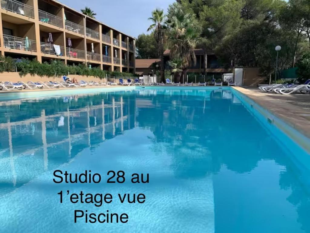 Les Appartements De La Marina Sanary-sur-Mer Bagian luar foto