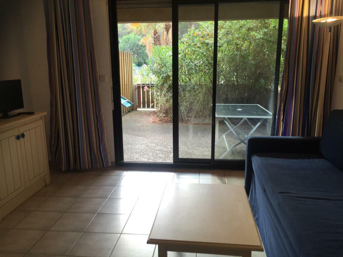 Les Appartements De La Marina Sanary-sur-Mer Bagian luar foto