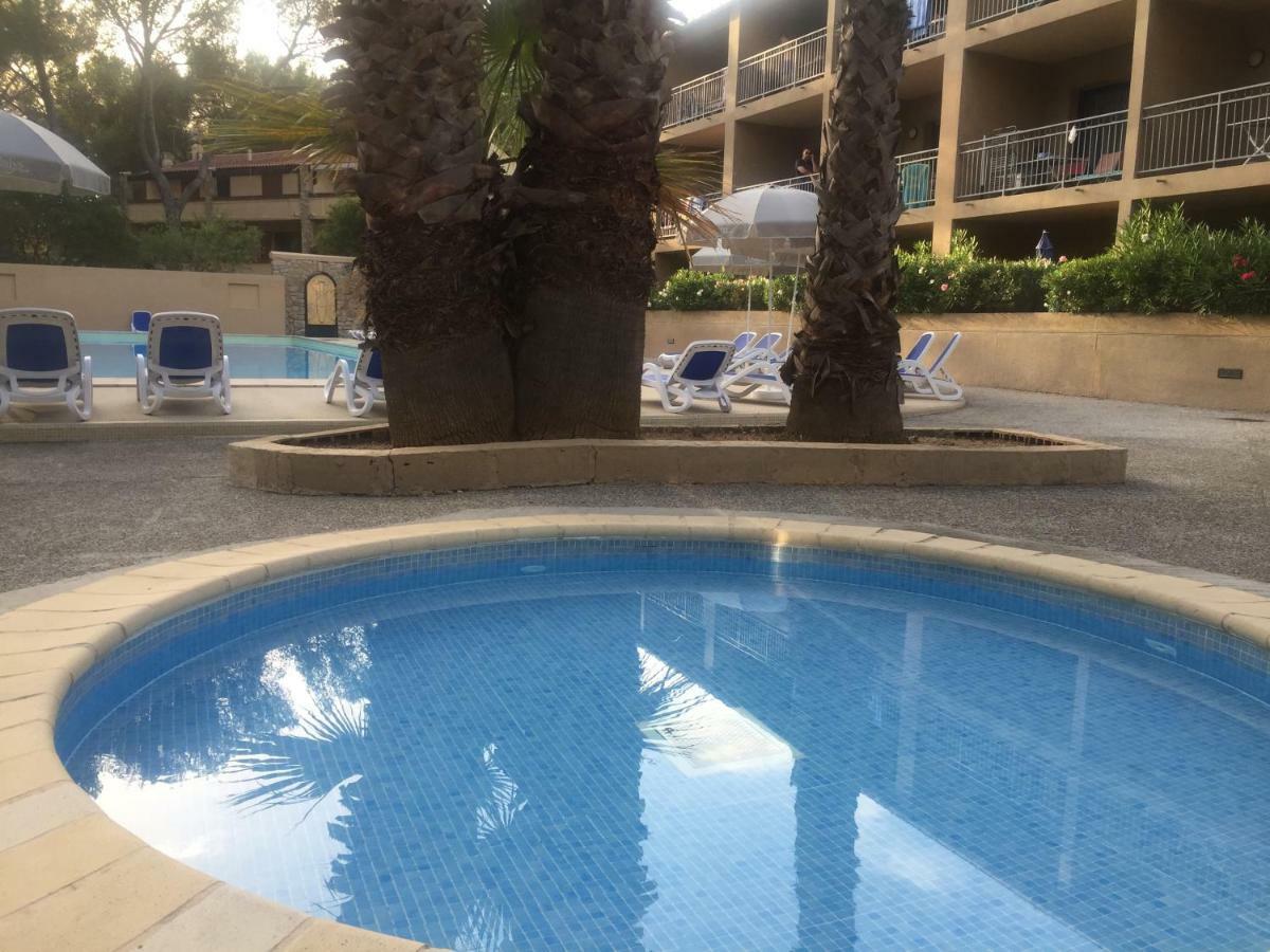 Les Appartements De La Marina Sanary-sur-Mer Bagian luar foto